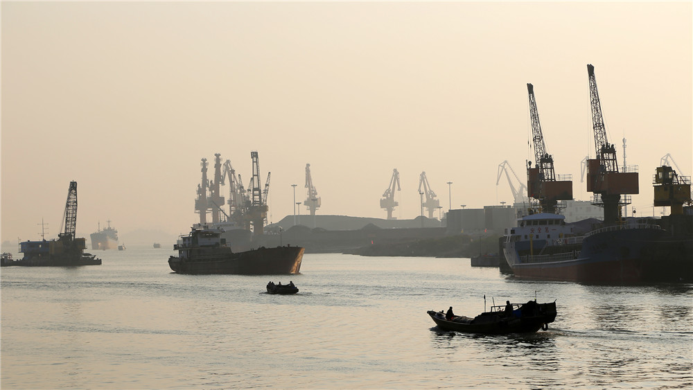 1583370649648232.jpg 繁忙的欽州港起步碼頭 王芳 攝.jpg